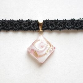 【受注製作】レジンアート　スクエアモチーフとタティングレースとベルベットリボンのチョーカー〈兎の眼〉