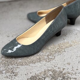 24.0cmのみ　4E幅　アッシュグレイ　エナメルパンプス　4.5cmヒール　大人パンプス