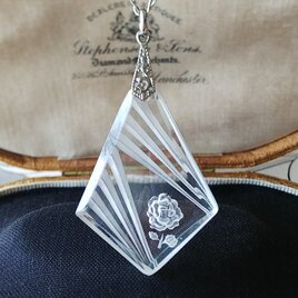 ヴィンテージ　アールデコ/薔薇のインタリオGlassペンダント　ネックレス