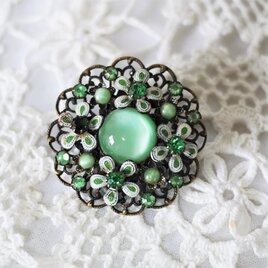 コスチュームジュエリー　緑の花ブローチ　ドイツ