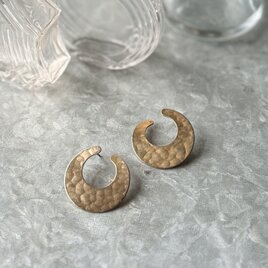 PA477-【 AVON 】エイボン・ヴィンテージピアス Gold Tone Hammered Crescent