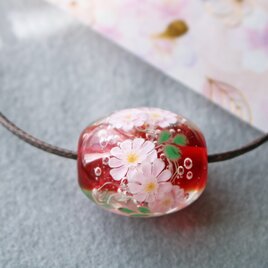 ガーベラのとんぼ玉（ガラス玉）赤/泡入り