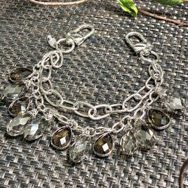 高密度ガラスの煌めき モノトーンチェーンバッグチャームの