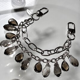 高密度ガラスの煌めき モノトーンチェーンバッグチャームの