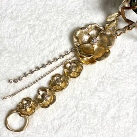 フラワーモチーフ メタルチェーン バッグチャーム　ゴールド
