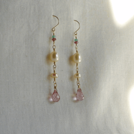 淡水パールとピンクトパーズのピアス