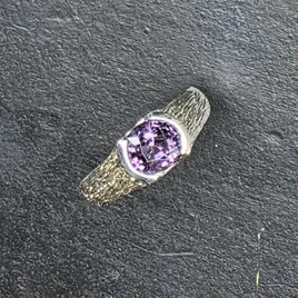 パープル　スピネル　オーバル1.58ct　テクスチャ樹 印台　シルバーSV925リング