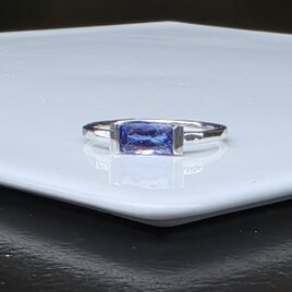 タンザナイト　0.64ct　クッションプリンセスカット　UFO座　シルバーSV925リング