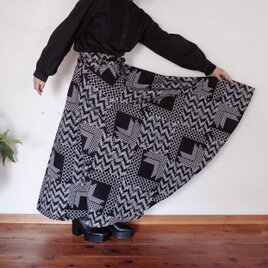 キテンゲ　半円形の巻きスカート our black