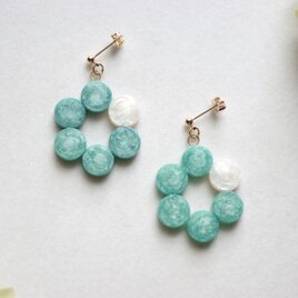 レジンアート　丸を連ねてピアス〈若芝萌ゆる〉