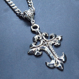 ステンレス アンティークシルバー ゴシック調デザインロザリオ（十字架）のネックレス ステンレスチェーン アジャスター可