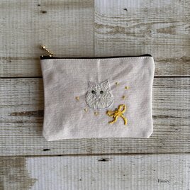 大人かわいい手刺繍猫ちゃんとミモザのフラットポーチ(ポケットティッシュサイズ) 国産帆布　コットン　小物入れ　ギフト　春