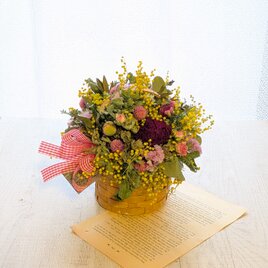 コロンと可愛い！！ミモザのミニバスケットアレンジ
