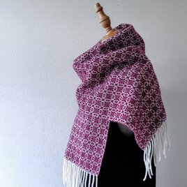 北欧手織り：英国の静寂を纏うマフラー（ペティ ローズ ）