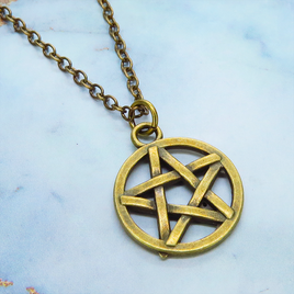 アンティークゴールド ペンタグラム（五芒星）チャームのペンダントネックレス　長さ調整可 アジャスター可