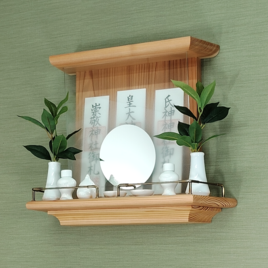 【 未来を拓く神棚　 神の鏡 】三河杉赤身無垢材 三社宮神棚 　モダン神棚 壁掛け型　神鏡は1枚ずつ職人の手作り