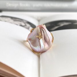 モーブカラー バタフライ付き バロック 大粒ケシパールリング 1点のみ