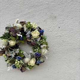 春を待つ少し渋めのお色　手のひらサイズのリース