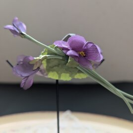 ブローチ 野すみれ(パンジーパープル色)B175