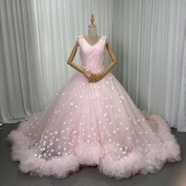 カラードレス 薄桃色 Vネック 花モチーフ ボリュームドレス ラッフルフリル ロングトレーン 前撮り