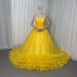 人気上昇！カラードレス イエロー ベアトップ 華やかなトレーン フレアスカート 編み上げ 披露宴