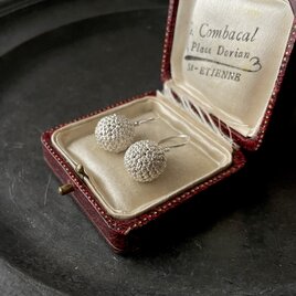 ぼんぼりピアス／silver