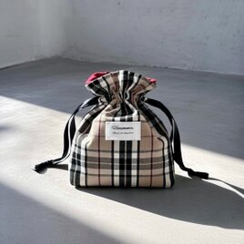 小さめバッグにもスッキリ収納/メイクポーチ・サニタリー・小物入れ/黒・ベージュ・白・赤/バーバリーチェック巾着ポーチ