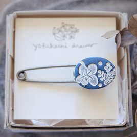 : : : 陶土の草花ブローチ : : : 1431