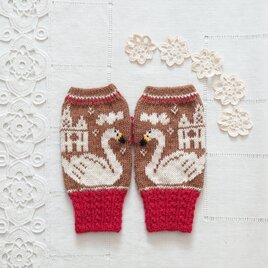 白鳥柄の指なしミトン～アルパカ１００％～キャメルXオフホワイトXルビ－レッド～スワンレイク