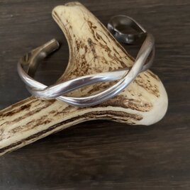 twist bangle