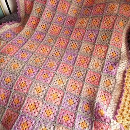 手編みのブランケット（サクラソウ）