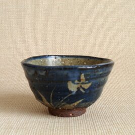 湯のみ（呉州抜絵 すみれc）