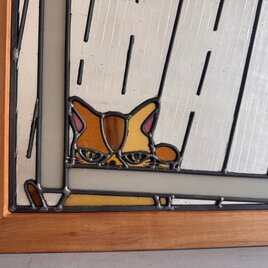 mischievous cat 雨の訪問者いたずら猫　ステンドグラス　木製フレーム