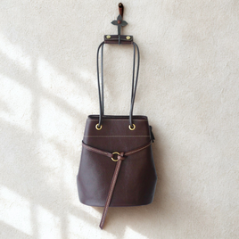 本革＊軽くて大人の２wayきんちゃくバッグ＊斜め掛けもできる２way（チョコレートブラウン）
