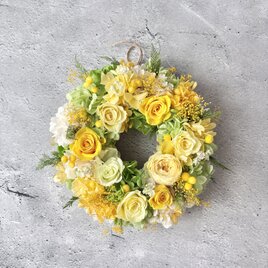 特別なギフトに〜光あふれるイエローのプリザーブドフラワーリース（直径約23cm）/開業祝い/進級祝い/送別ギフト