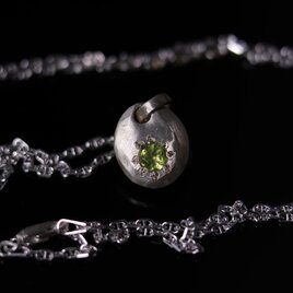 【お買い得】ペリドット・ペンダント（チェーン付き）【カンテラジェム・グリーンエッグ】