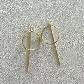 ゴールドワイヤーのサークルフックピアス