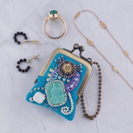 小さなビーズ刺繍のがま口 No.94｜セルリアンブルー×ガーゼ｜ネックレス・バッグチャームにも｜アクセサリーケース