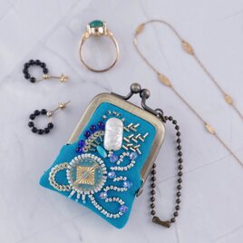 小さなビーズ刺繍のがま口 No.95｜セルリアンブルー×ガーゼ｜ネックレス・バッグチャームにも｜アクセサリーケース