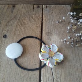 つまみ細工のまんまるお花のヘアゴム