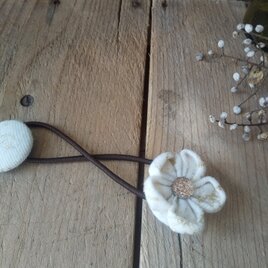 つまみ細工のまんまるお花のヘアゴム