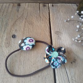 つまみ細工のまんまるお花のヘアゴム