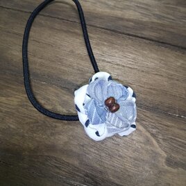 つまみ細工のまんまるお花のヘアゴム