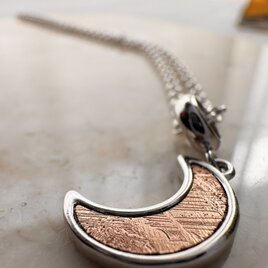 【宇宙から届いた輝き】メテオライト三日月ネックレス／SILVER925・50cm
