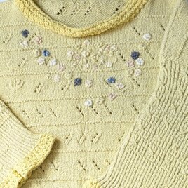 【送料無料】春の訪れ　お花を散りばめたクリームイエローの刺繍コットンプルオーバー　セーター