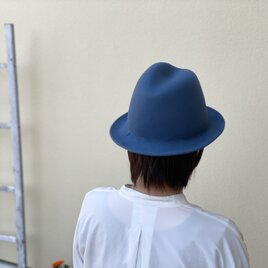 木型で作った ふたこぶフェルハット ブルーグレー