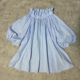 ブルーのストライプたっぷりなお袖と襟フリル