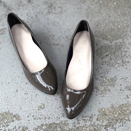 22.5cm 23.5cmのみ　チャコール　少し高さが欲しい方に3.5cmウェッジヒール エナメルパンプス