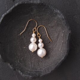 【K14gf】Three Dots Earrings／3粒パールピアス（Potato）