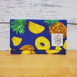 ぴったりが嬉しい！スリム通帳ケース パイナップル